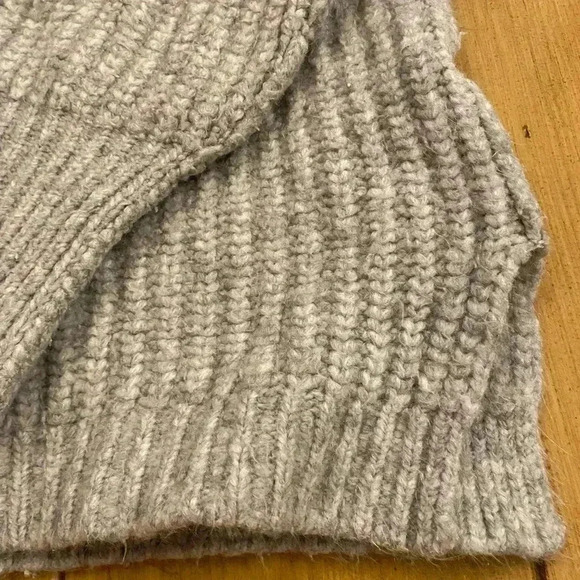 Free People Women’s Oversized Thick Knit Gray Sweater acrylic poly scoop neck S - Picture 4 of 16